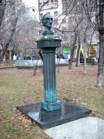Памятник И.С. Шмелева